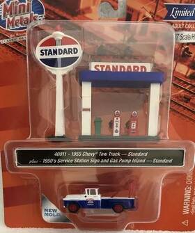 Classic Metal Works 849398034729 Cmw 1955 Chevy Tow Truck With Station Sign And Gas Pump Island