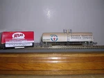 Atlas #2-1108 Diamond Shamrock 17,360 Gallon Tank Car #85556 Weathered H.o. 1/87. Fixed Price $40.99.