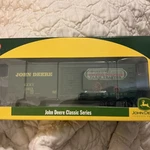 Ho Scale ***john Deere Farm Tractor*** 40' Box Car, Derx 21015 Athearn 8171. Fixed Price $20.00.