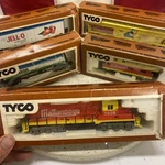 Tyco Chattanooga Locomotive 5628 W/4 Cars All In Boxes Untested. Fixed Price $64.99.