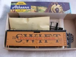 1970'S Ho Scale Athearn 5212 40' Wide Door Reefer Swift Srlx 21043. Fixed Price $30.23.