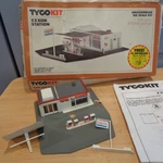 1980'S Tyco #7757B Scale Exxon Gas Station Built Up With Original Box. Fixed Price $39.99.