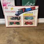 Model Power - Riunite Express Electric Train Set 1024 Ho Scale. Fixed Price $45.00.