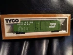 Vintage Ho Scale Tyco 50' Burlington Northern Plug Door Box Car # 339E W/. Fixed Price $12.95.