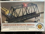 Bachmann #46222 Over /under Blinking Bridge For Ho Train Track, Brand New (nib). Fixed Price $19.99.