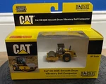 Norscot Cat CS-563E Smooth Drum Vibratory Soil Compactor 1:87 Scale Model. Fixed Price $20.00.