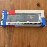 Walthers 932-5492 Gacx Wood Reefer With Bolted Pedestal Truck Rex #379. Fixed Price $30.00.