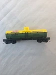 Model Power #96921 Ho Scale 40' Chemical Tank Car "dupont Dupx 2675". Fixed Price $10.75.