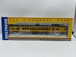 Hiawatha Yellow Scheme Milwaukee Road 52-SEAT Coach Walthers #932-9301 Ho Nib. Fixed Price $100.00.
